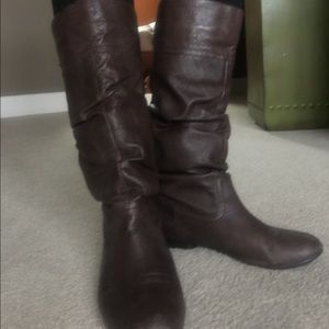 Used brown leather boots